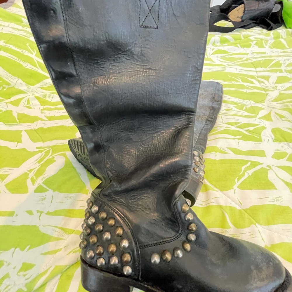 TALL LEATHER BOOTS WITH STUDD